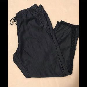 Sahalie EUC jeans with V patterned navy lace